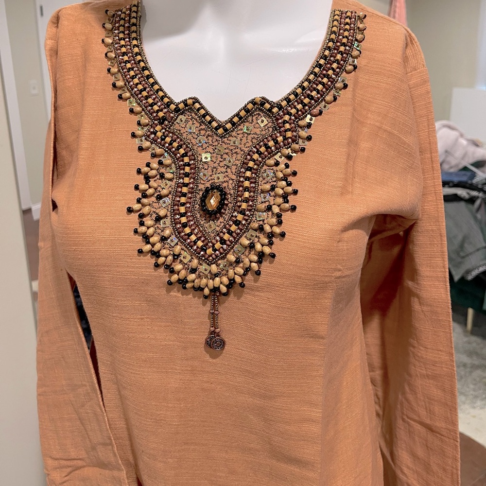Small Solid Color Kurta With Beaded Neckline - image 1